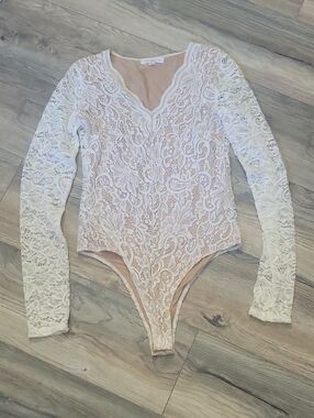 Socialite White Lace Long-Sleeve V-Neck Bodysuit